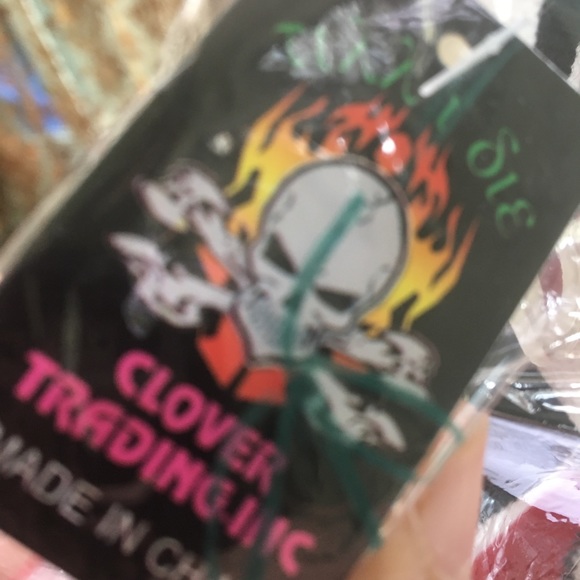 Checker Skull Clover Beanie - Picture 2 of 3